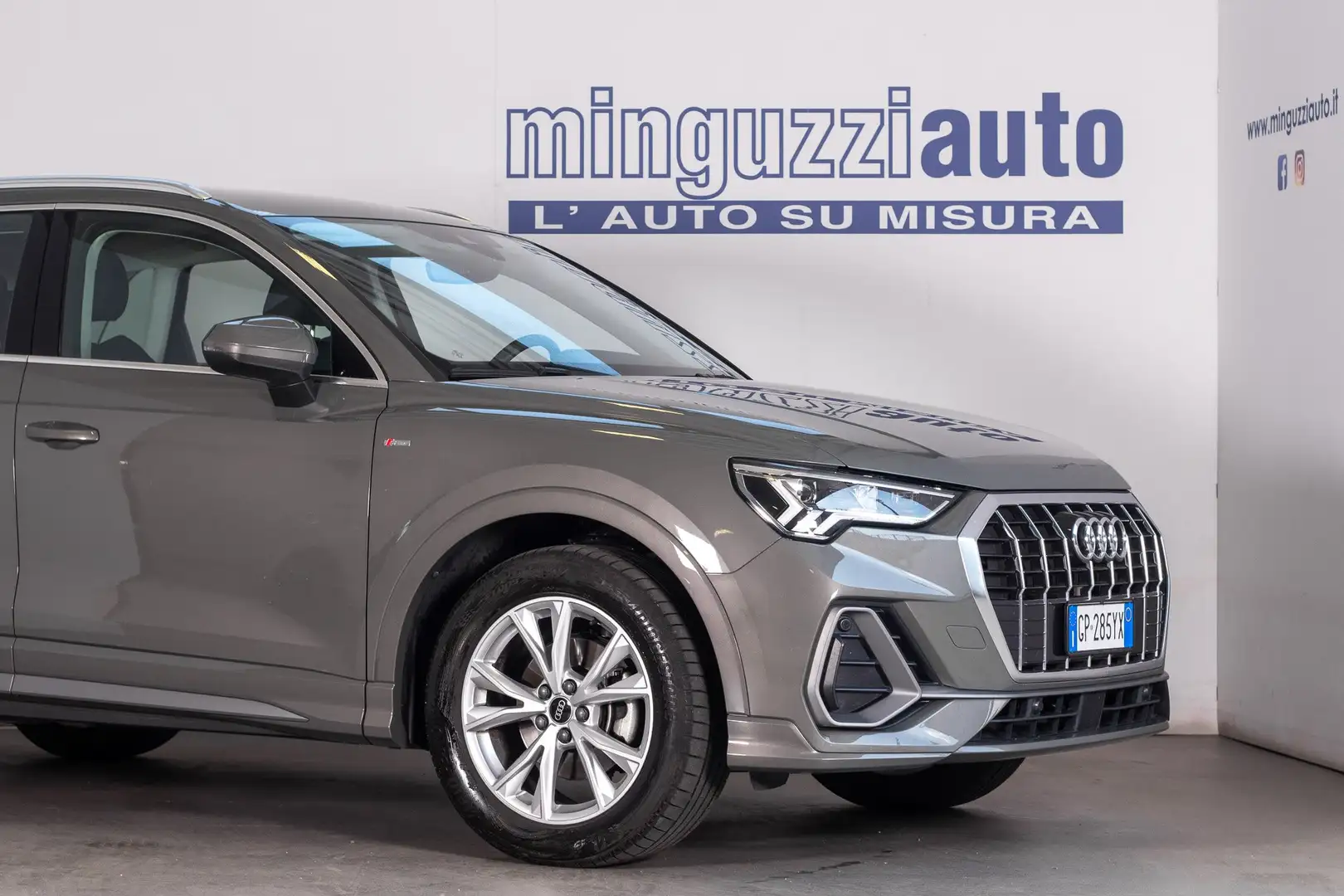 Audi Q3 2.0 tdi S LINE Edition s-tronic 150 CV Gris - 2