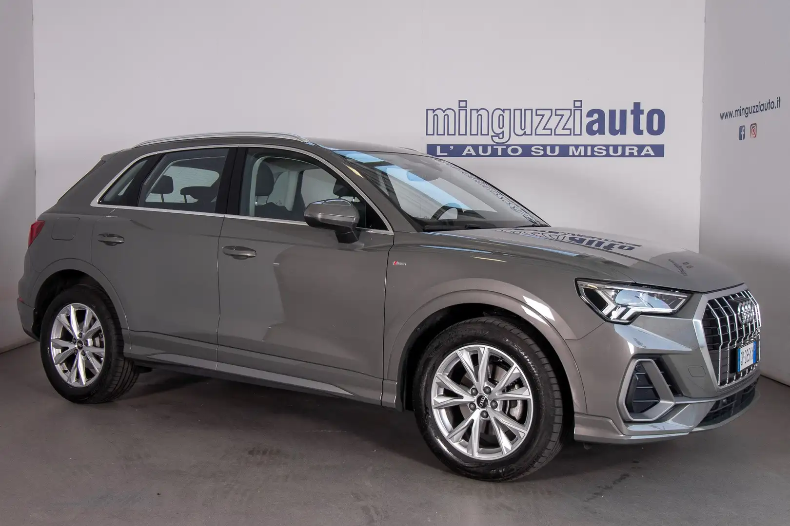 Audi Q3 2.0 tdi S LINE Edition s-tronic 150 CV Gris - 1