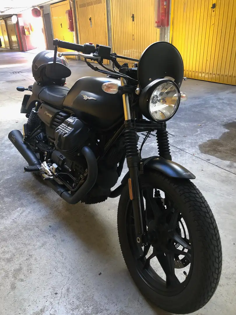 Moto Guzzi V 7 III Stone Negru - 2