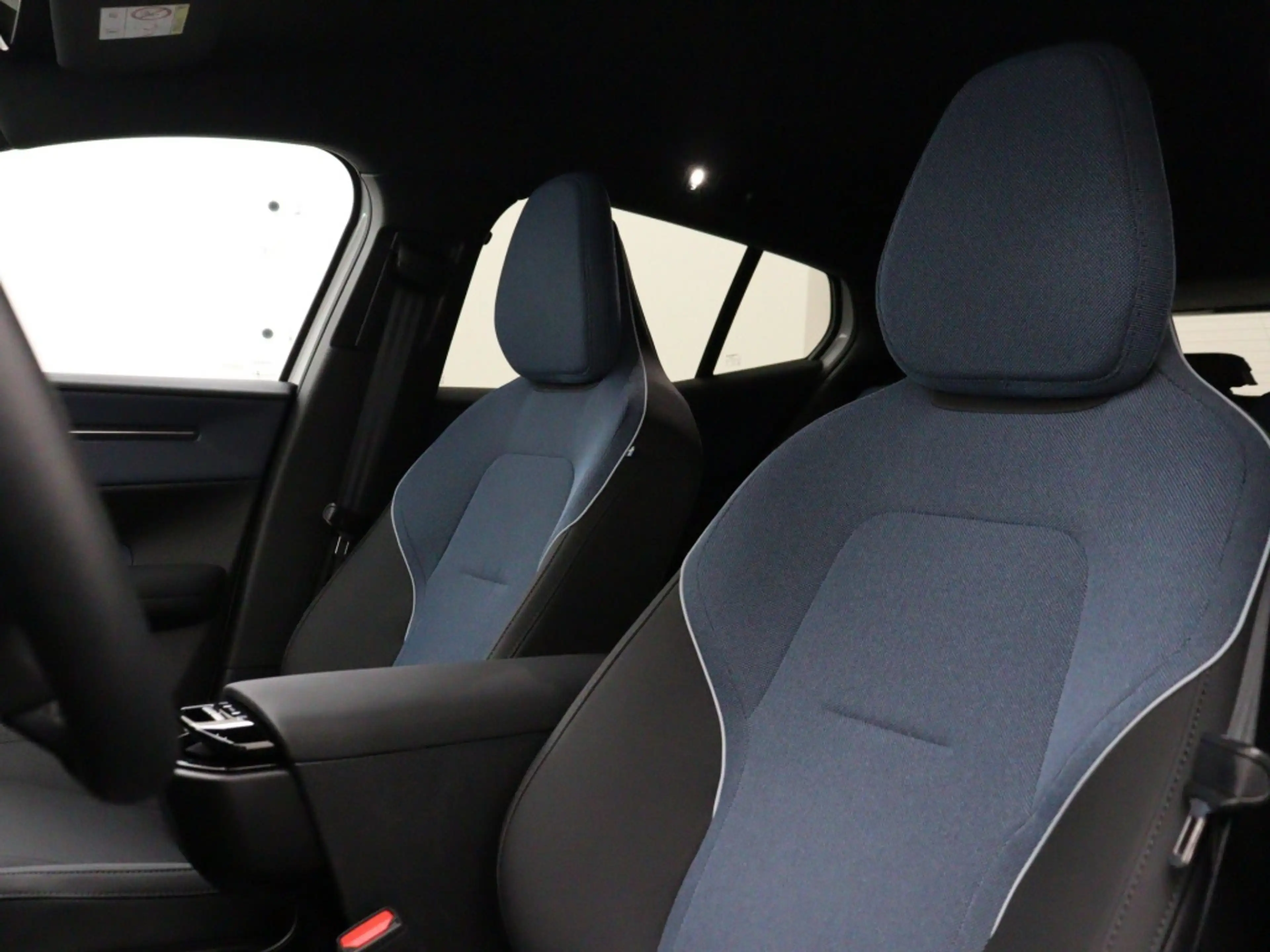 Volvo EX30 EXTENDED RANGE PLUS EUROPA STOELVERWARMING GETINT — photo 12