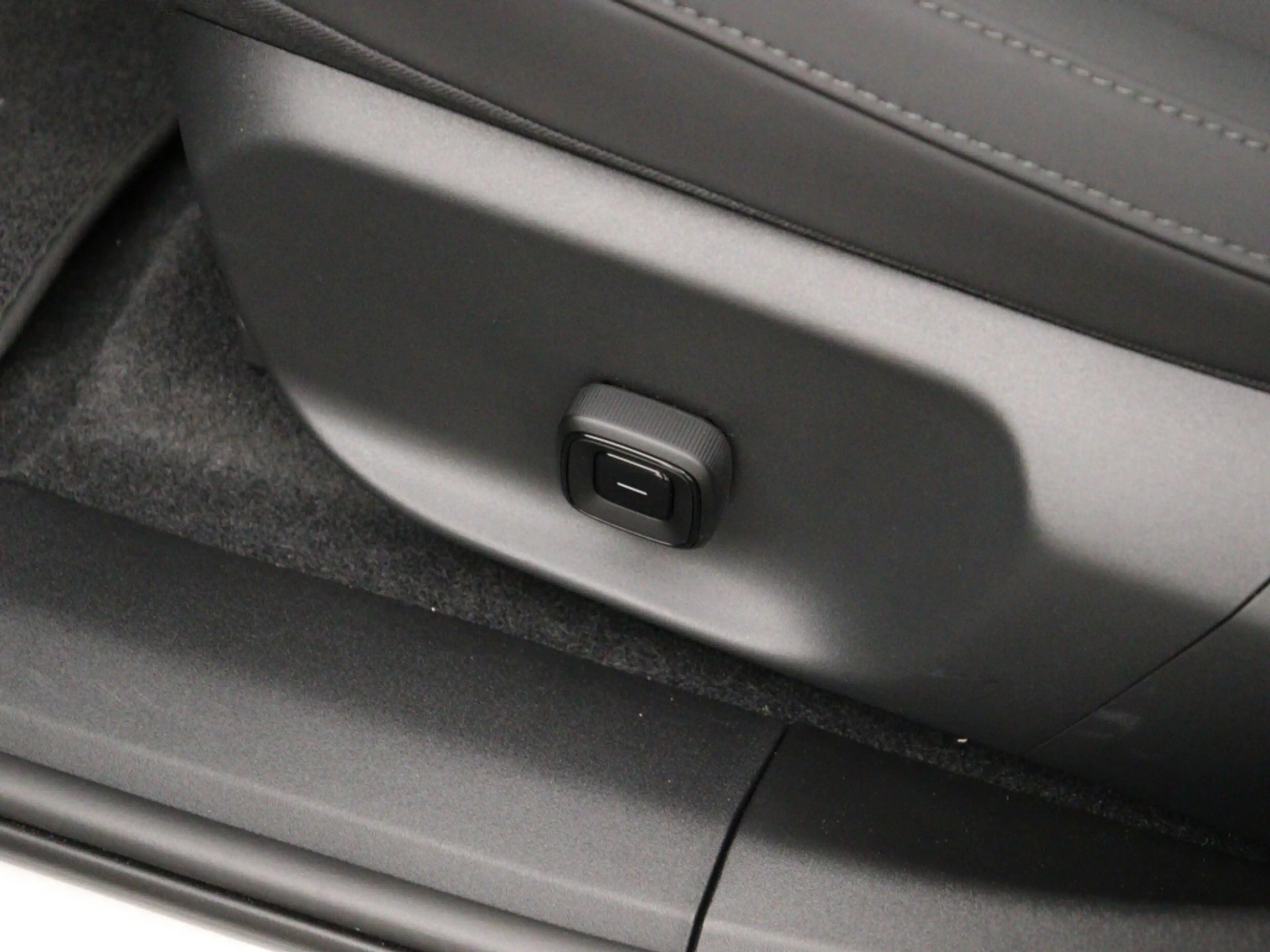 Volvo EX30 EXTENDED RANGE PLUS EUROPA STOELVERWARMING GETINT — photo 13