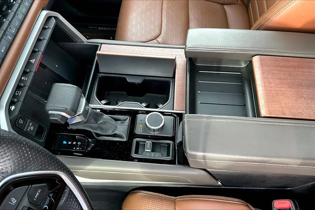 Toyota Tundra снимка Toyota Tundra