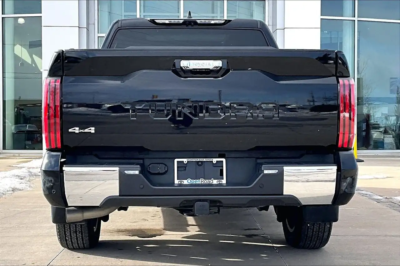 Toyota Tundra снимка Toyota Tundra