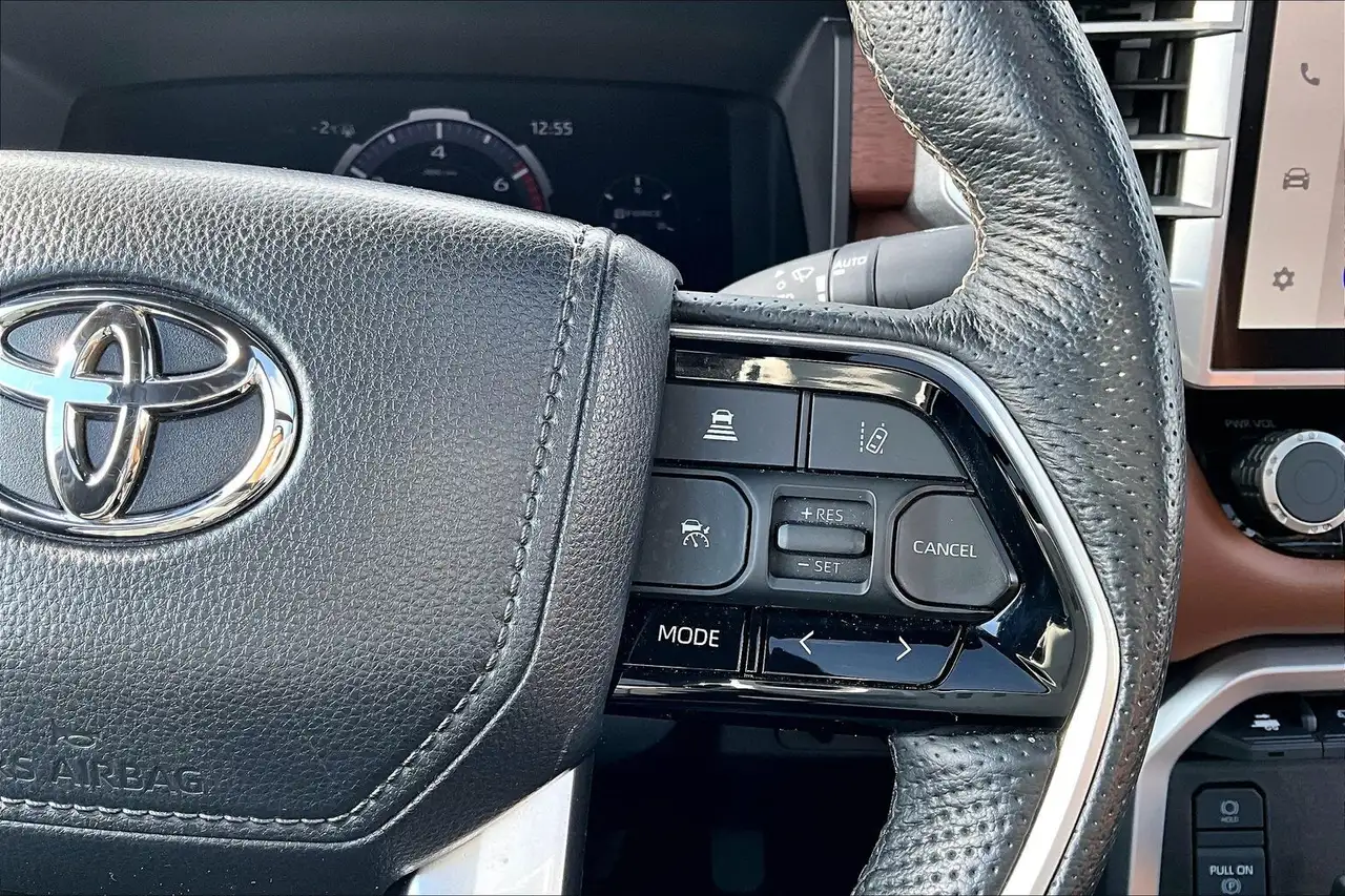 Toyota Tundra снимка Toyota Tundra