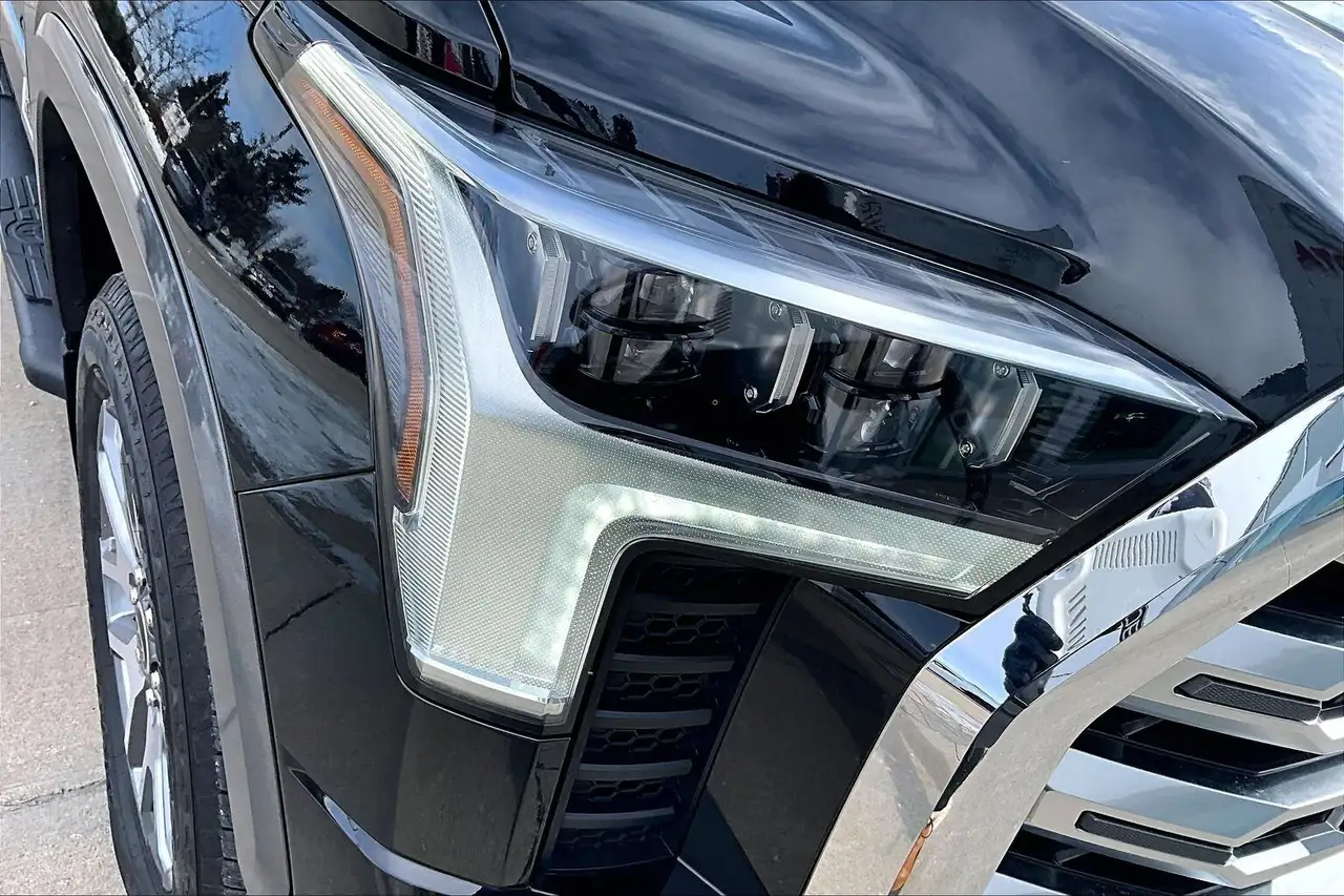 Toyota Tundra снимка Toyota Tundra