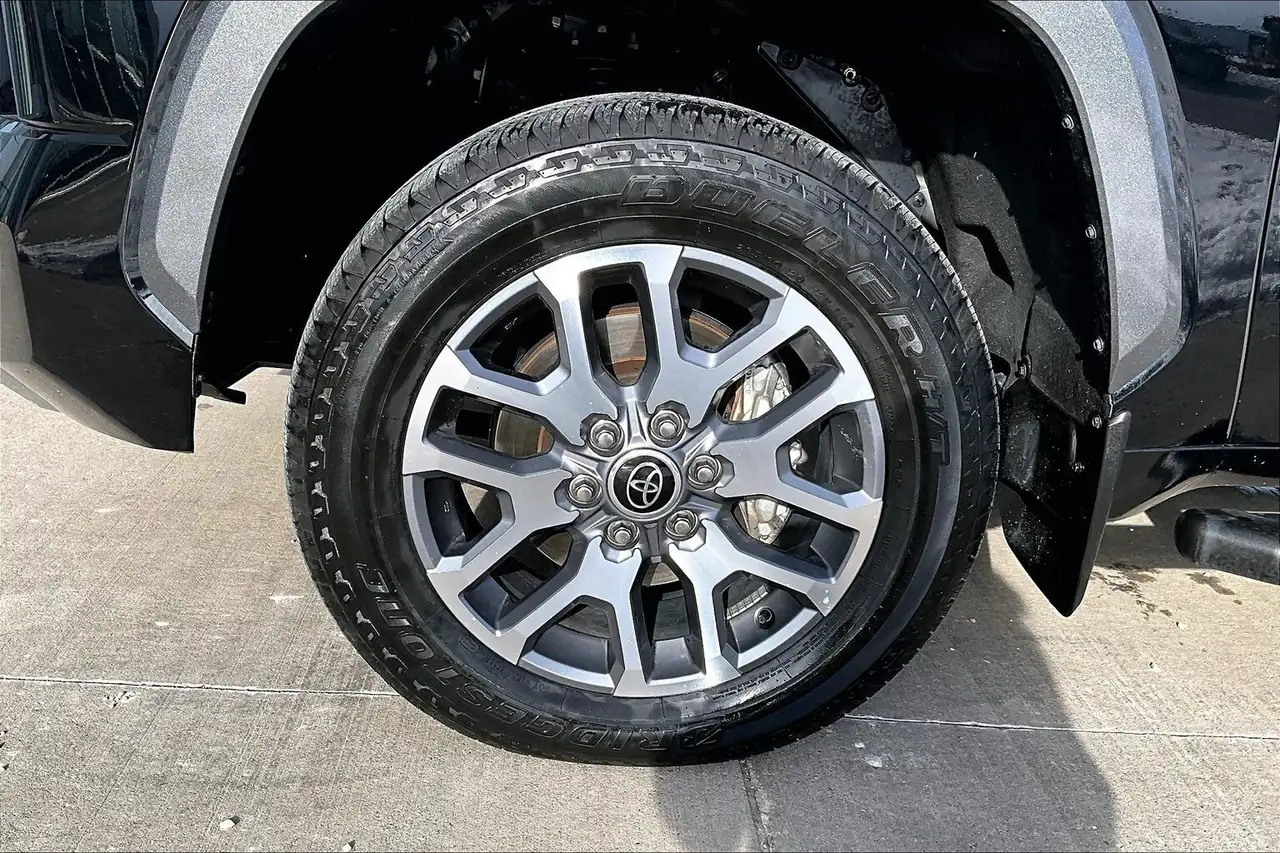 Toyota Tundra снимка Toyota Tundra