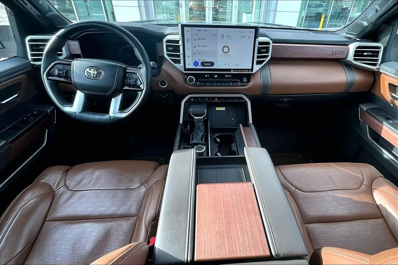 Toyota Tundra снимка Toyota Tundra
