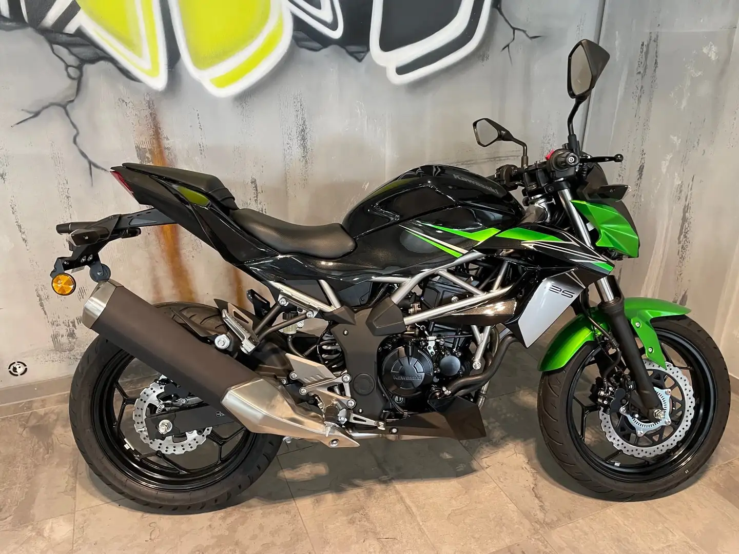Kawasaki Z 125 Alle Farben verfügbar Gris - 2