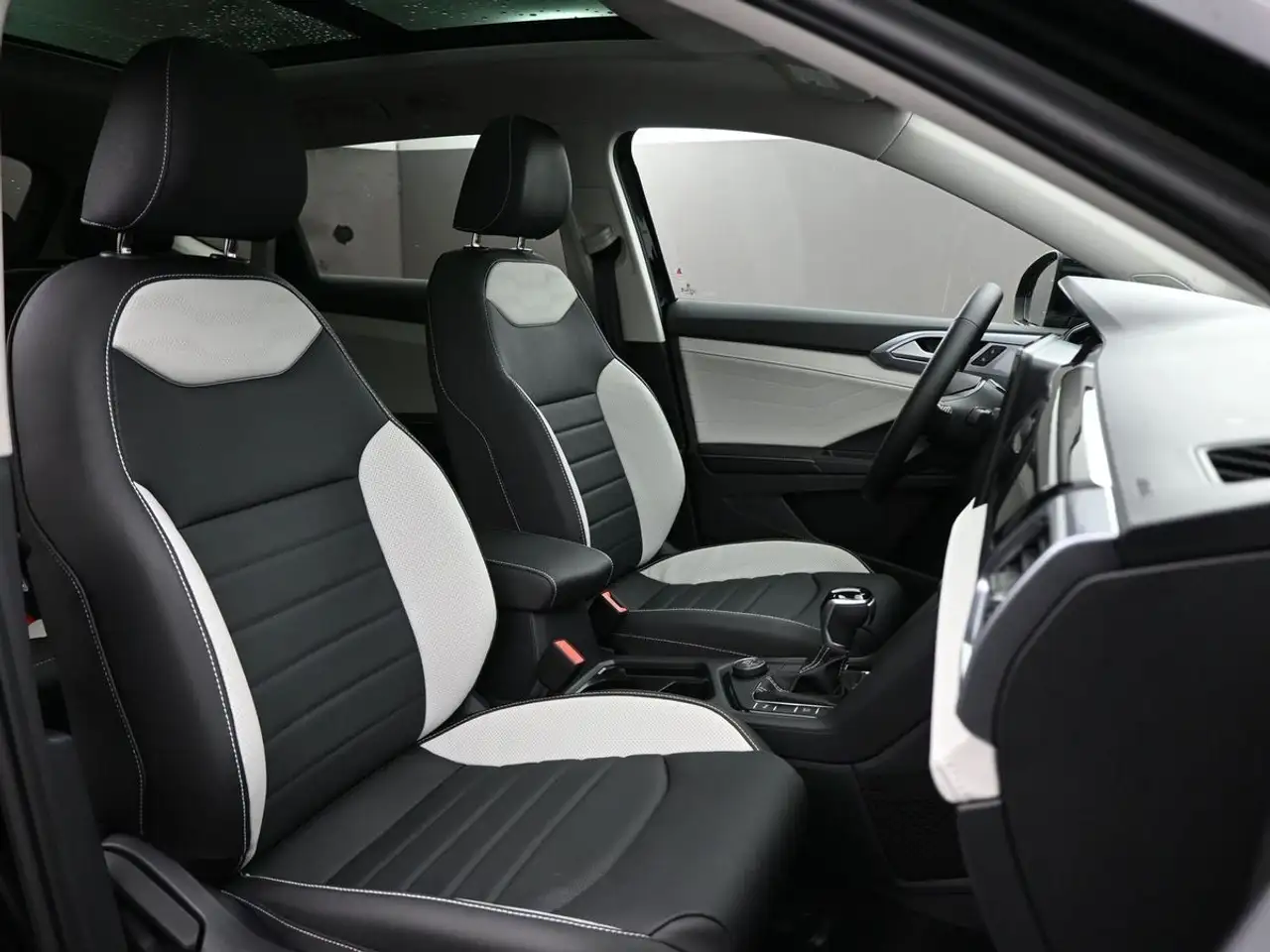 Volkswagen Taos снимка Volkswagen Taos