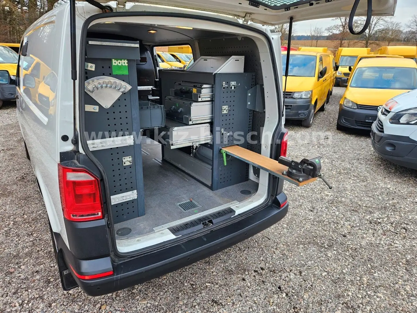 Volkswagen T6 Transporter T6 Auto/ DSG Bott Sortimo Stdhzg Behindertenger. Weiß - 2