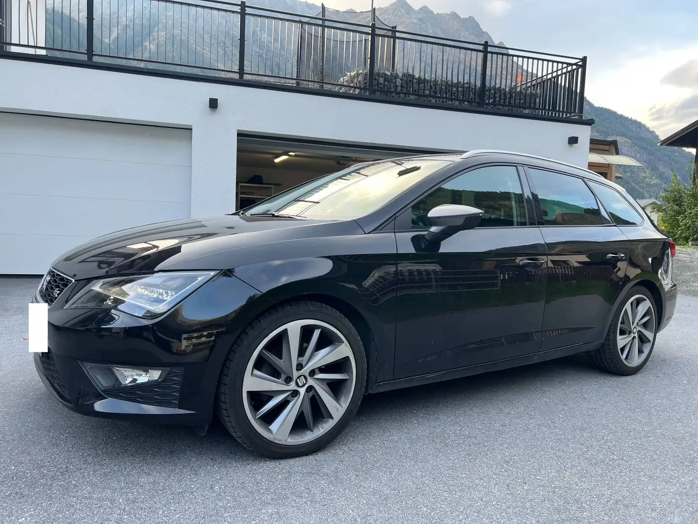 SEAT Leon Leon ST FR 2,0 TDI CR 4Drive FR Schwarz - 1