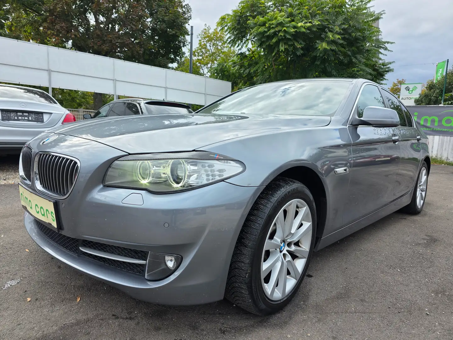 BMW 520 Schaltwippen / Kurvenlicht / Leder Grau - 1