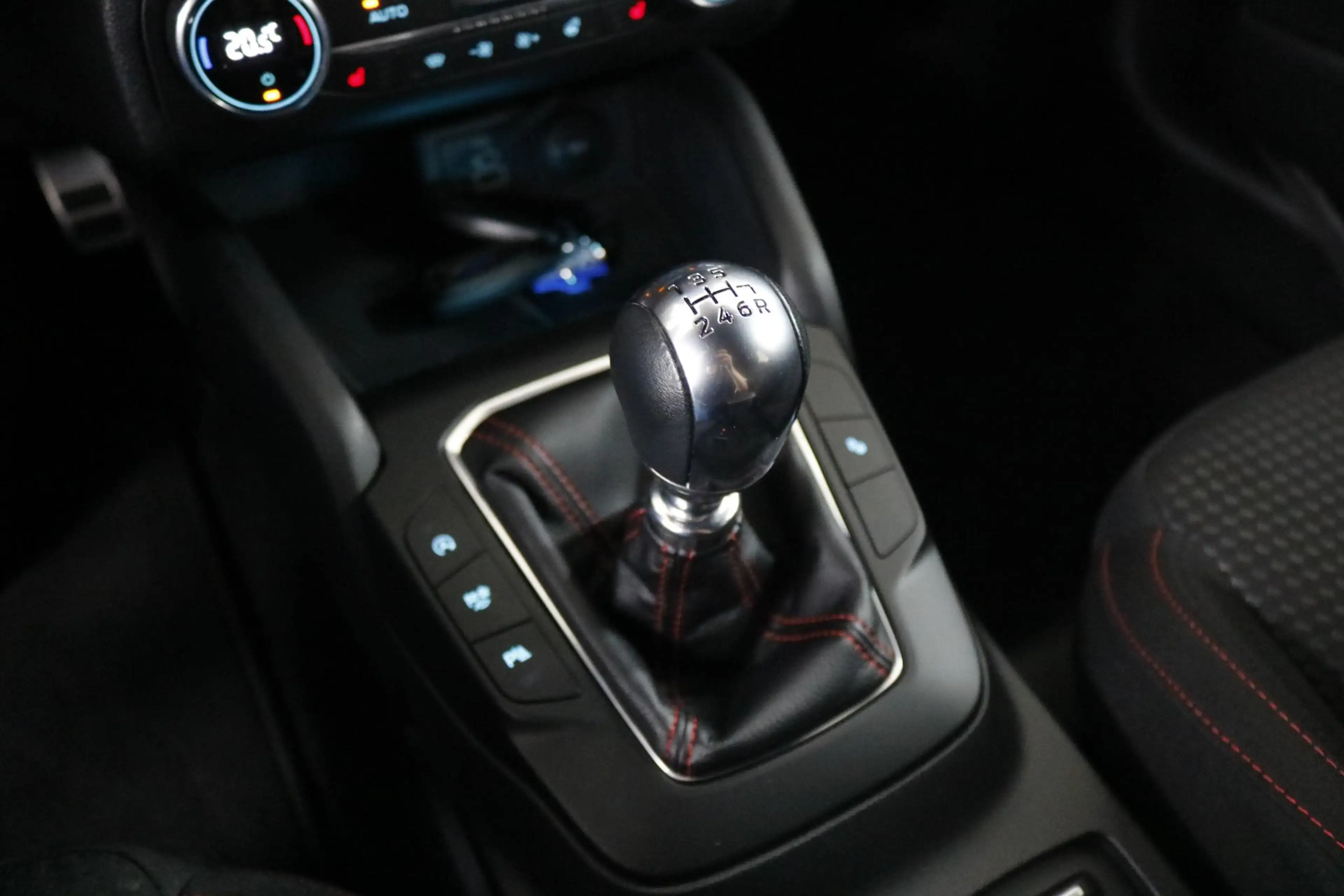 Ford Focus Wagon 1.0 EcoBoost Hybrid ST Line Style Clima | Wi — photo 27