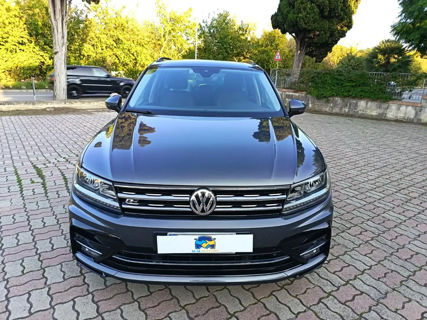 Volkswagen Tiguan 2.0 BiTDI SCR DSG 4MOTION Advanced R-Line BMT Grijs - 2