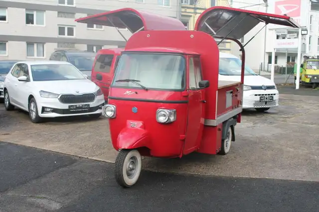 Piaggio Ape Classic Food Truck Grill + Kühlschänke