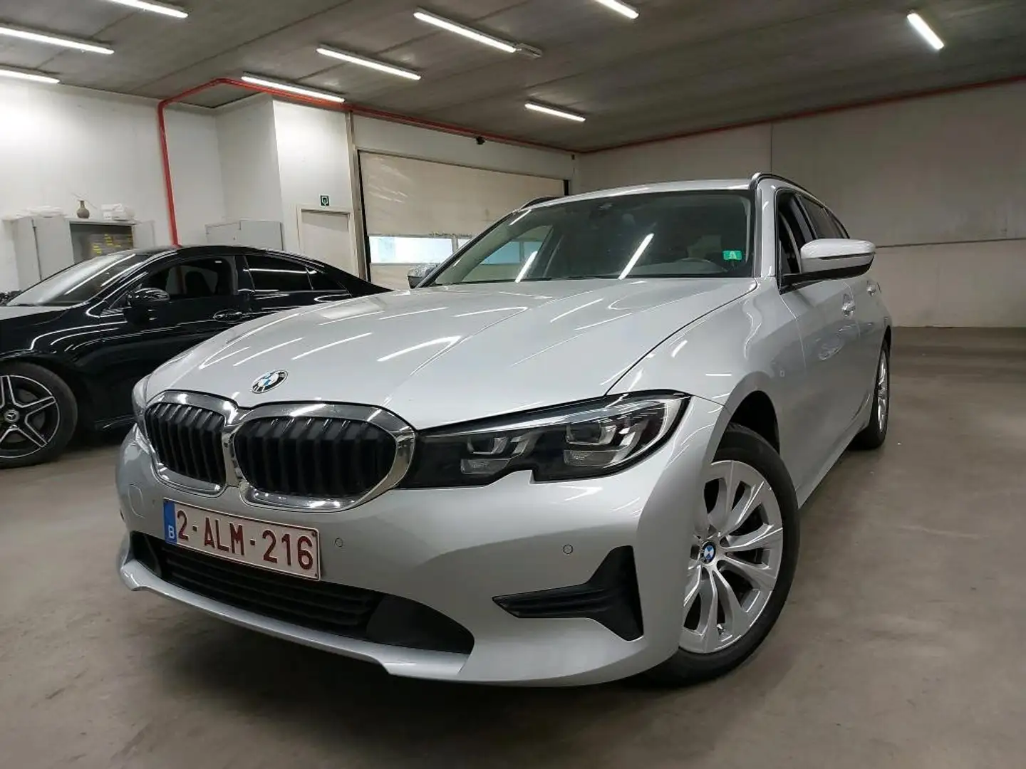 BMW 316 dA Touring G21 *LED-CUIR-NAVI-DIGITAL-PARKING* Zilver - 2
