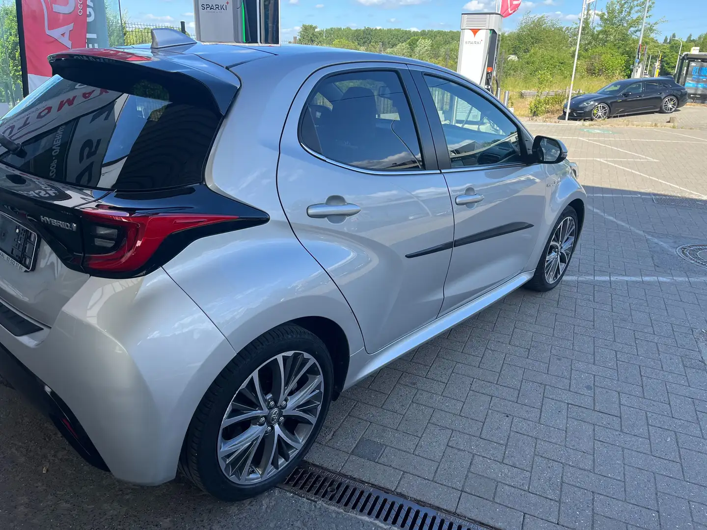 Toyota Yaris Yaris Hybrid 1.5i VVT-i E-CVT Iconic Garantie Zilver - 2