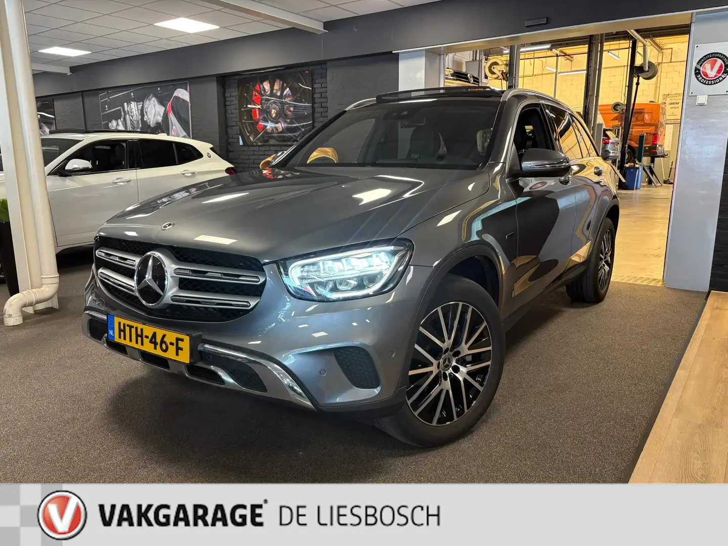 Mercedes-Benz GLC 300 300e 4MATIC Premium Plus / trekhaak / sfeer verlic Grijs - 2