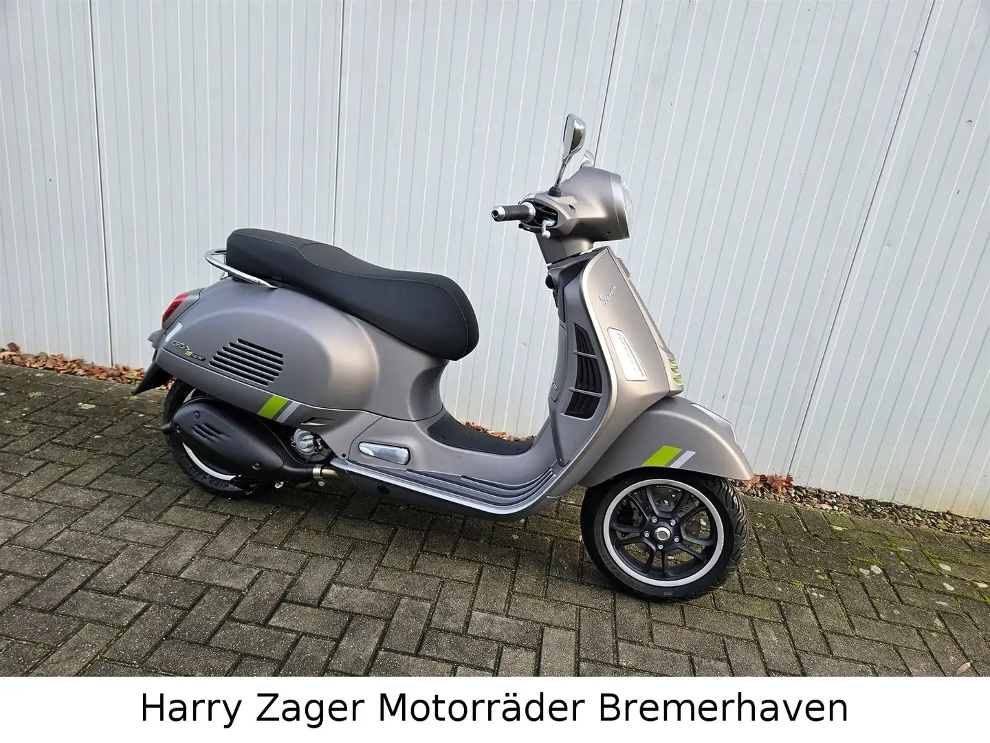 Vespa GTS 300 Super Tech keine 310 Gris - 1