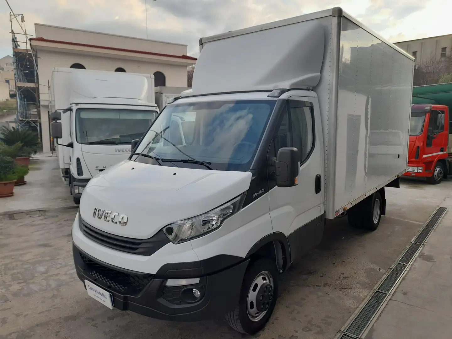 Iveco Daily 35C14 FURGONE CASSA "90.000 KM" 2019 Blanc - 1