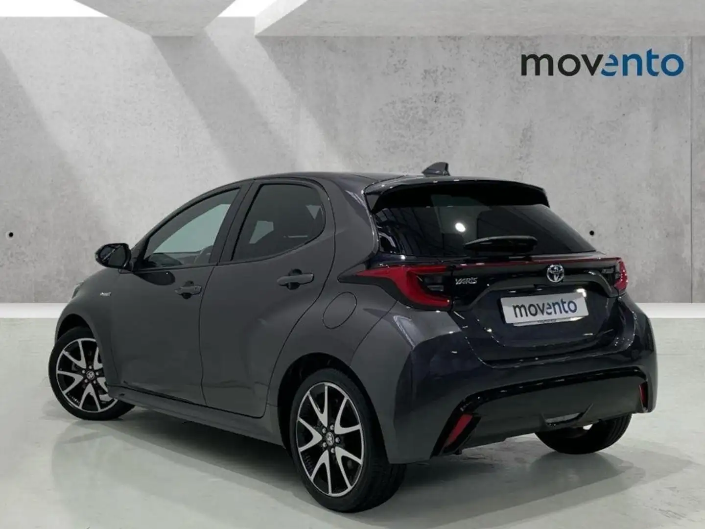 Toyota Yaris 120H 1.5 Style Gris - 2