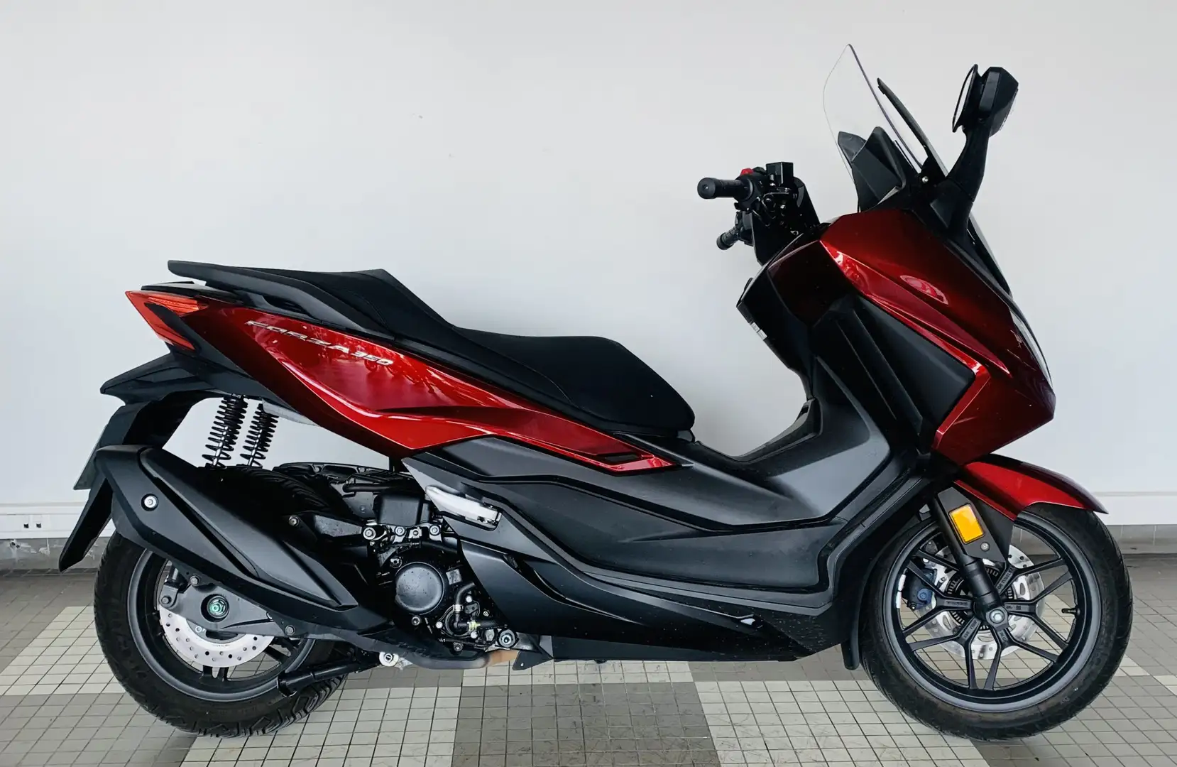 Honda Forza 350 Rouge - 1