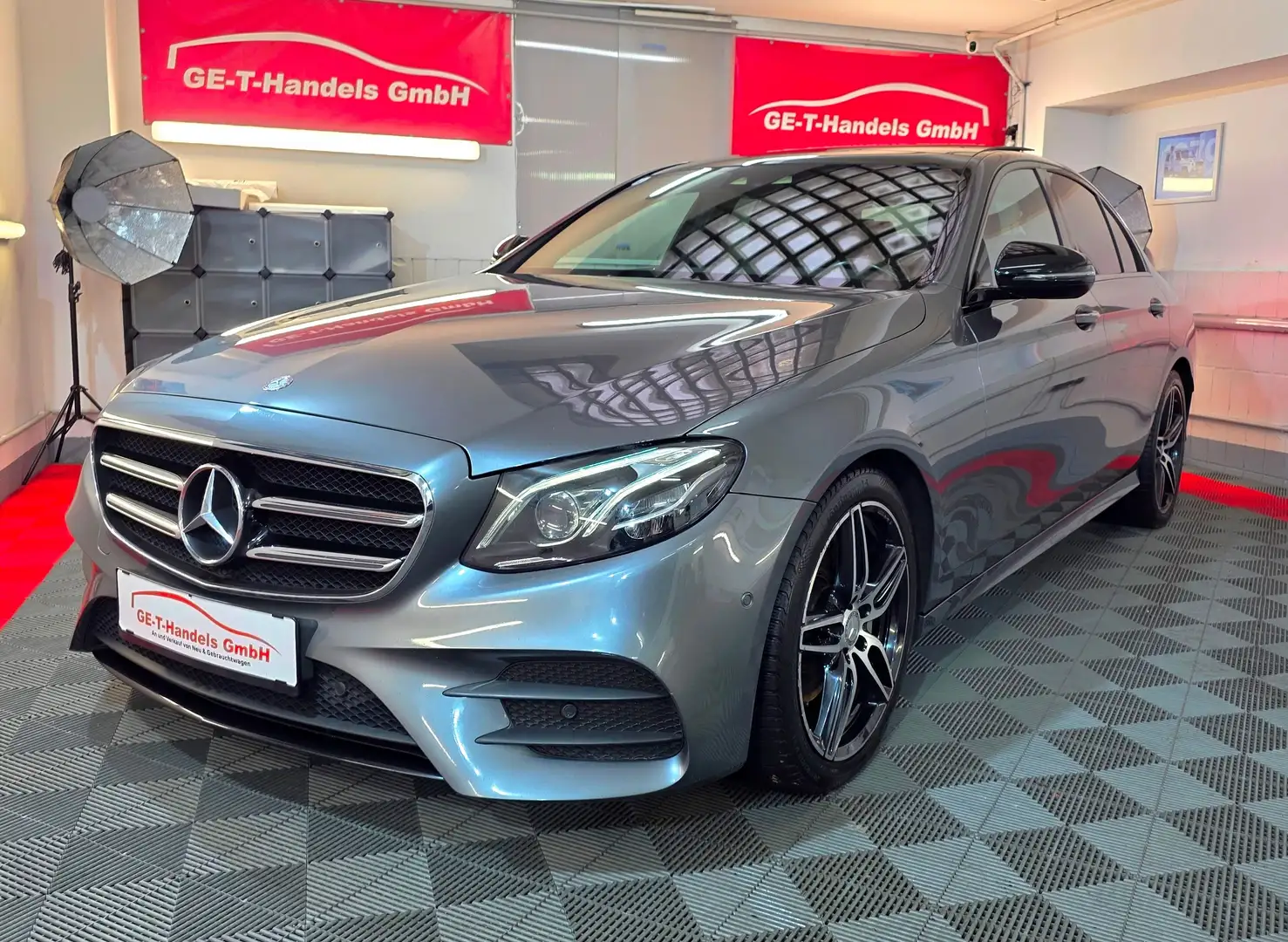 Mercedes-Benz E 220 d AMG-Paket Head-up Panorama Kamera LED Grau - 1