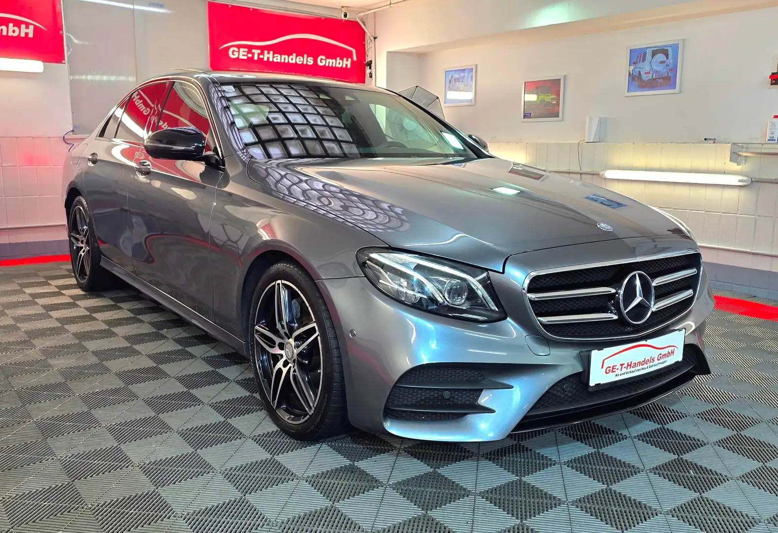 Mercedes-Benz E 220 d AMG-Paket Head-up Panorama Kamera LED Grau - 2