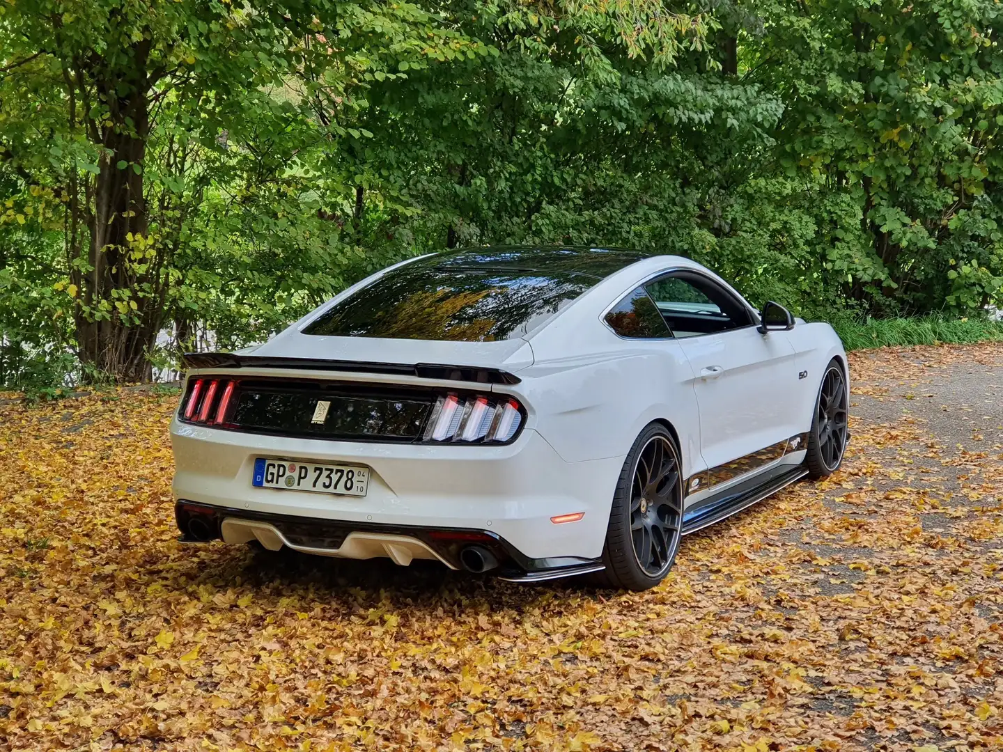 Ford Mustang GT Weiß - 2