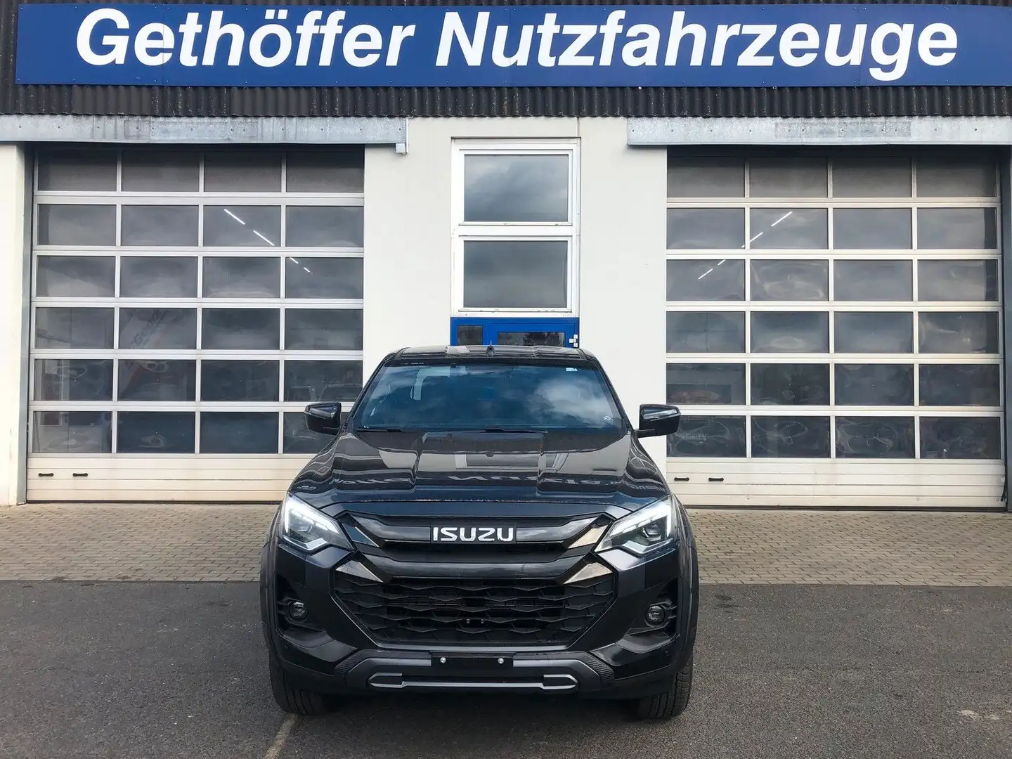 Isuzu D-Max Space Cab V-Cross AT neues Modell +SOFORT+ Negro - 2