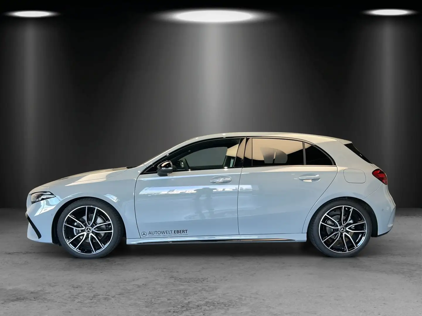 Mercedes-Benz A 180 d AMG MultiBeam PANO Lenkradhzg. TOTWINKEL Gris - 2