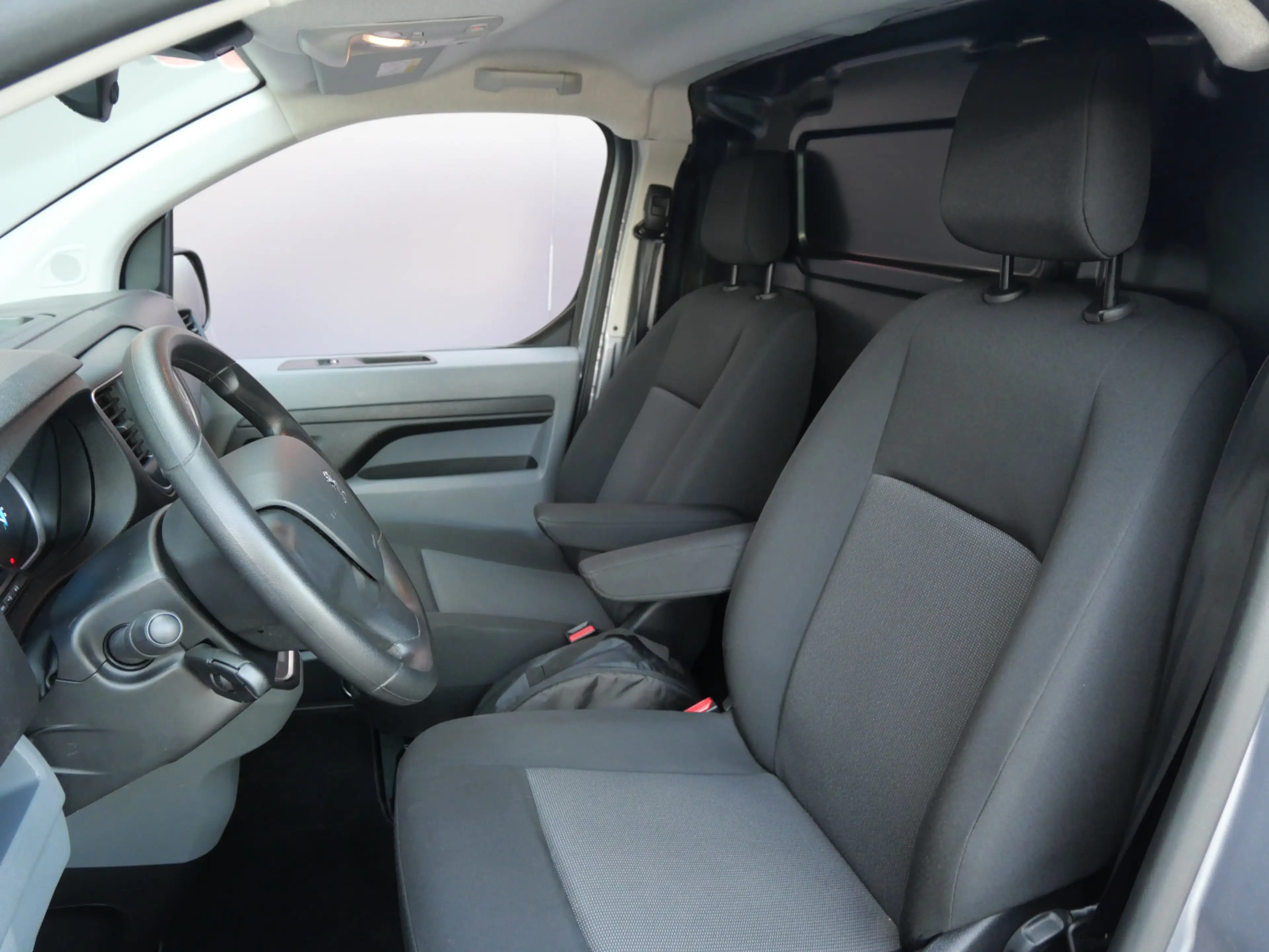 Peugeot e-Expert Long Premium 75 kWh | L3 | CARPLAY | CRUISE | AIRC — photo 6