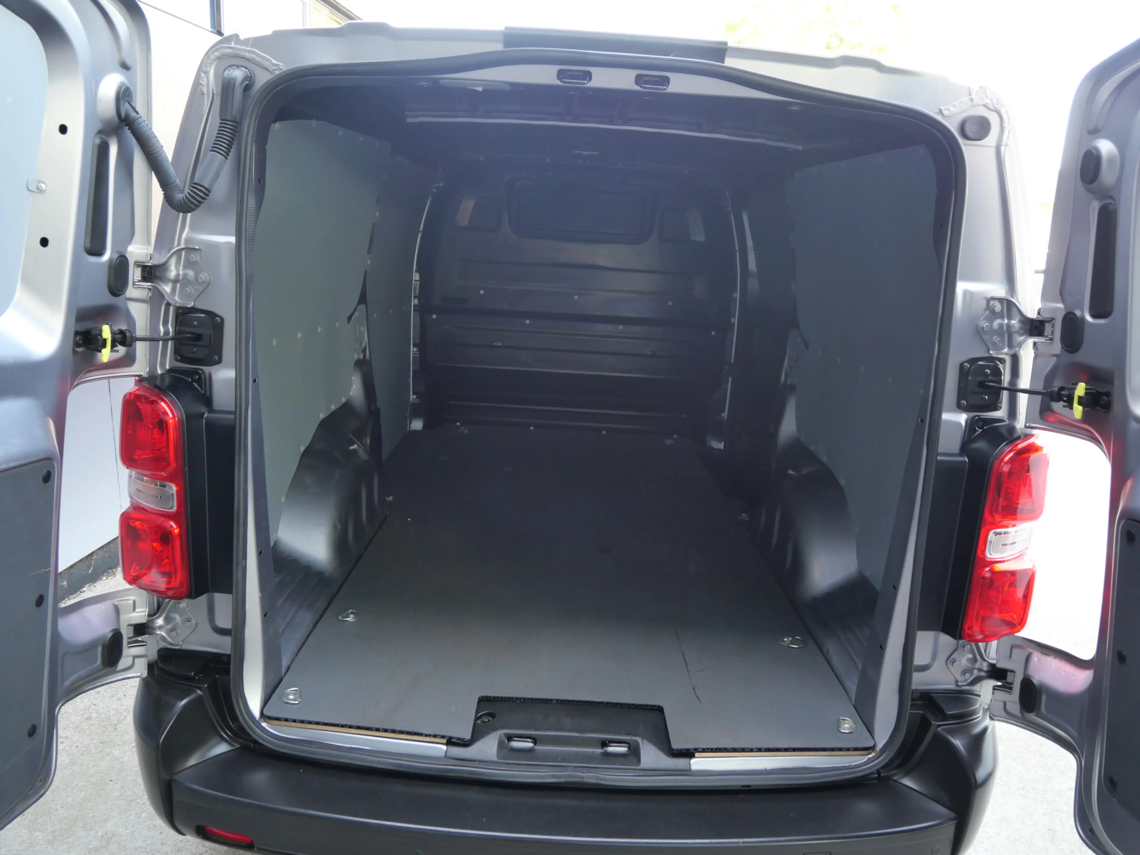 Peugeot e-Expert Long Premium 75 kWh | L3 | CARPLAY | CRUISE | AIRC — photo 13