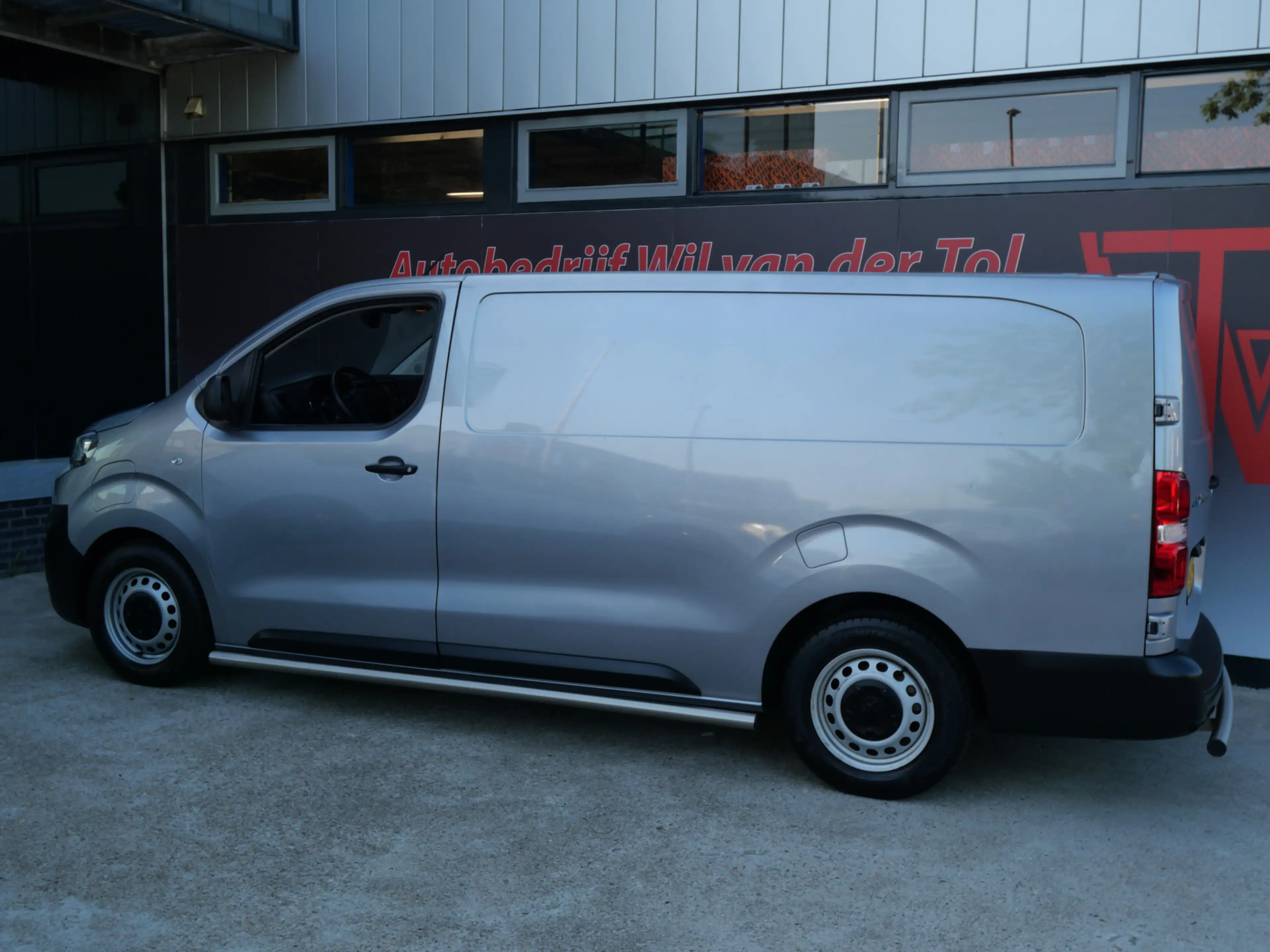Peugeot e-Expert Long Premium 75 kWh | L3 | CARPLAY | CRUISE | AIRC — photo 3