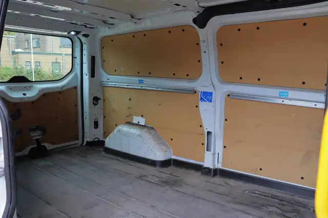 Ford Transit Custom view 21