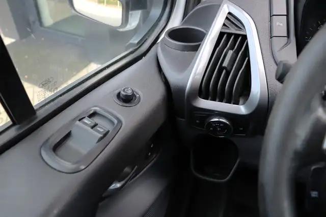 Ford Transit Custom view 25