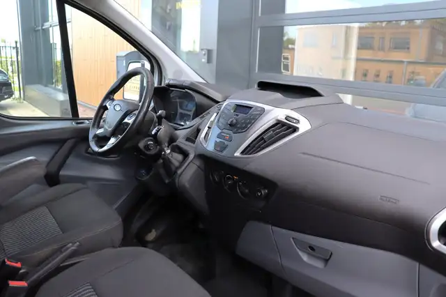 Ford Transit Custom view 13