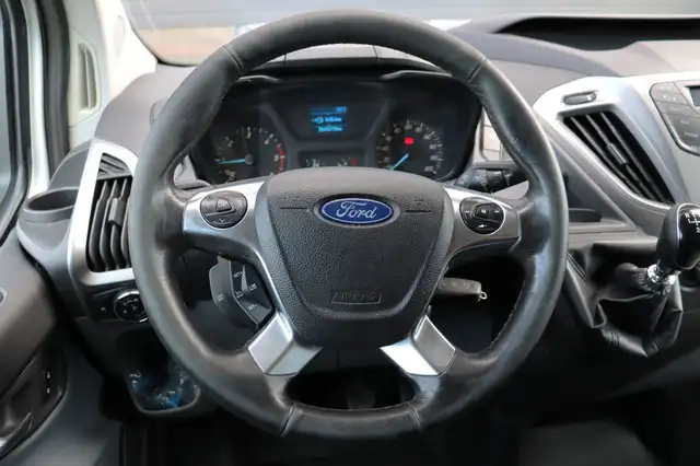 Ford Transit Custom view 3