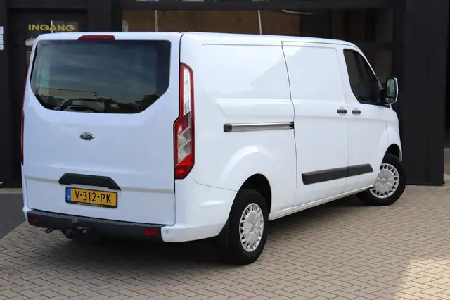 Ford Transit Custom view 2