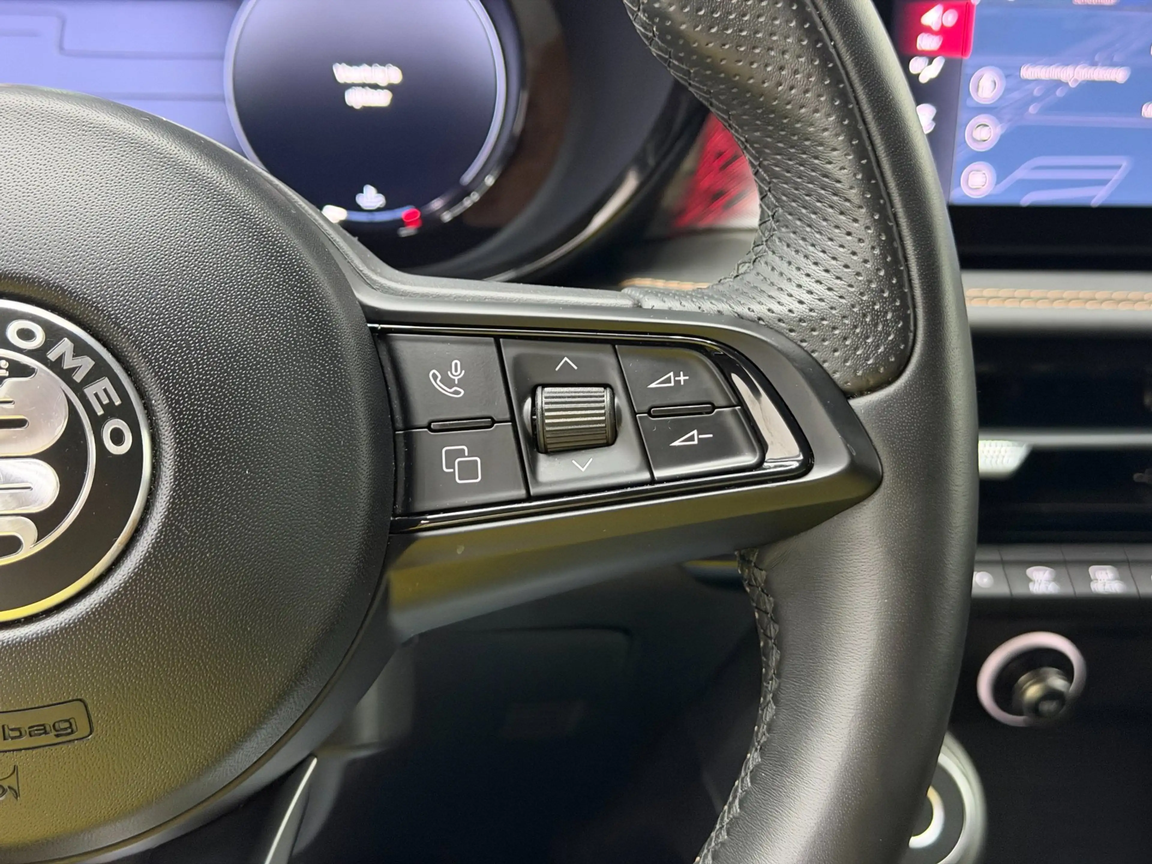 Alfa Romeo Tonale 1.5T Hybrid Veloce - (360) Camera - Elek. Achterkl — photo 18