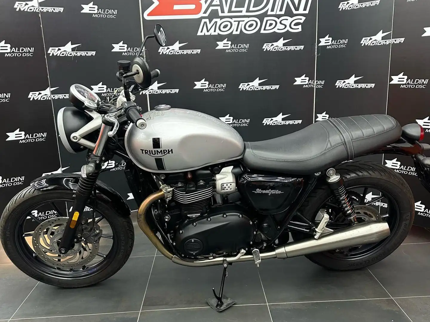 Triumph Street Twin Triumph Street Twin 900 - 2