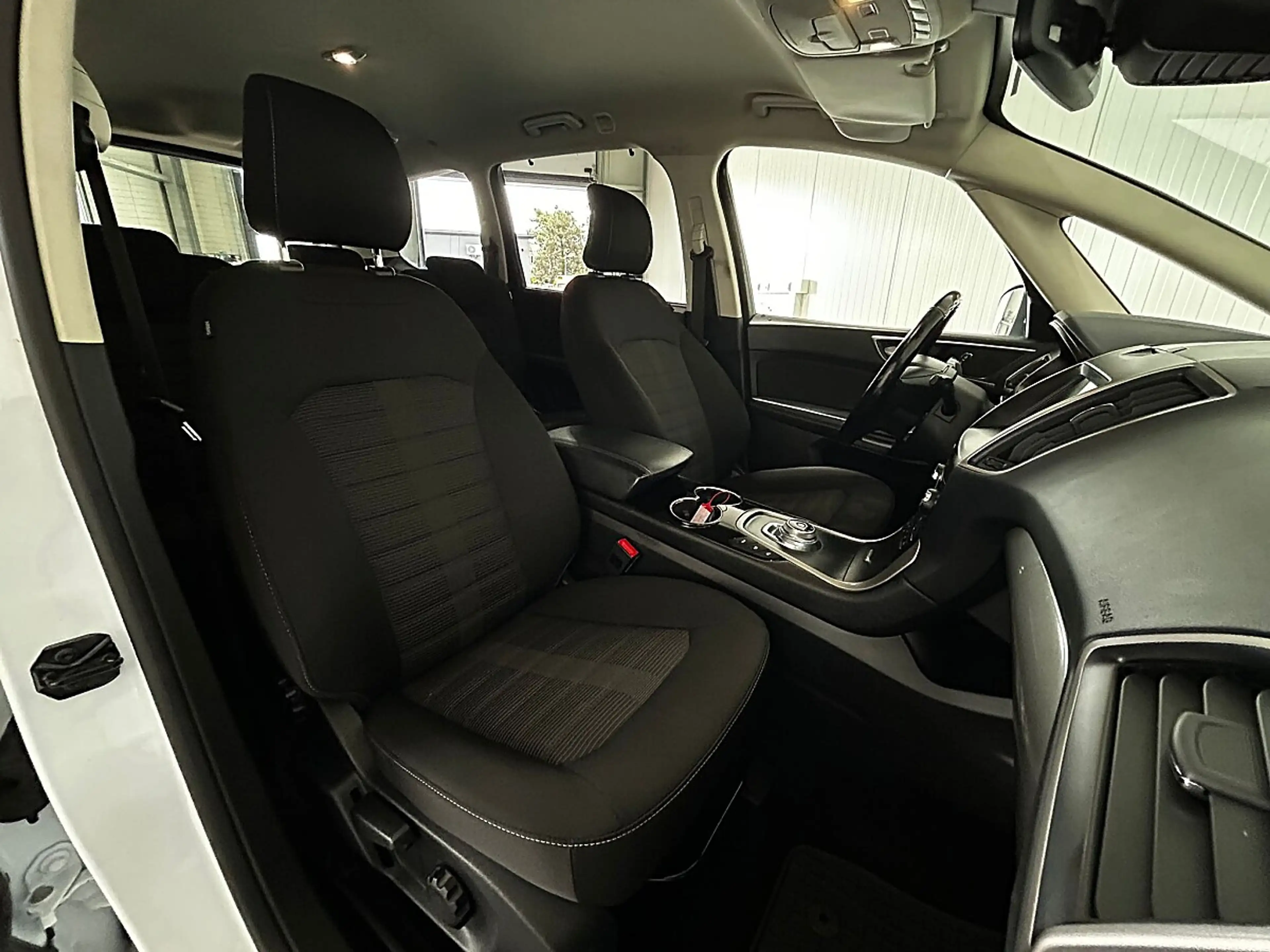 Ford Galaxy 2,0 EcoBlue Trend Aut. — photo 11