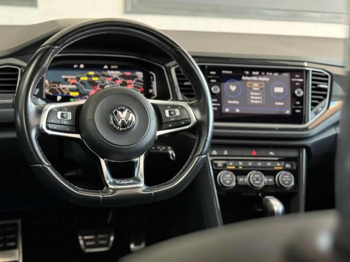 Volkswagen T-Roc T-Roc 1.5 TSI R-Line 150PK DSG PANO ACC Wit - 2