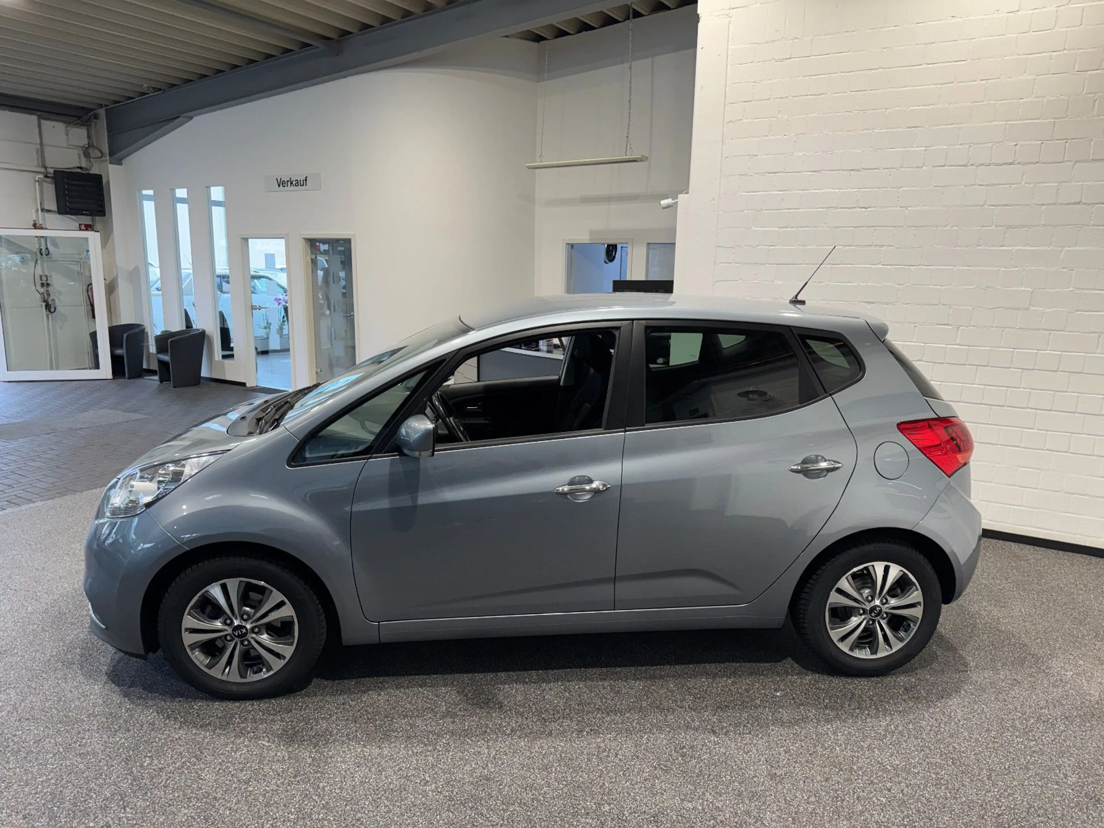 Kia Venga AUTOM. NAVI+CAM SITZHEIZ. PDC ALLWETTER — photo 4