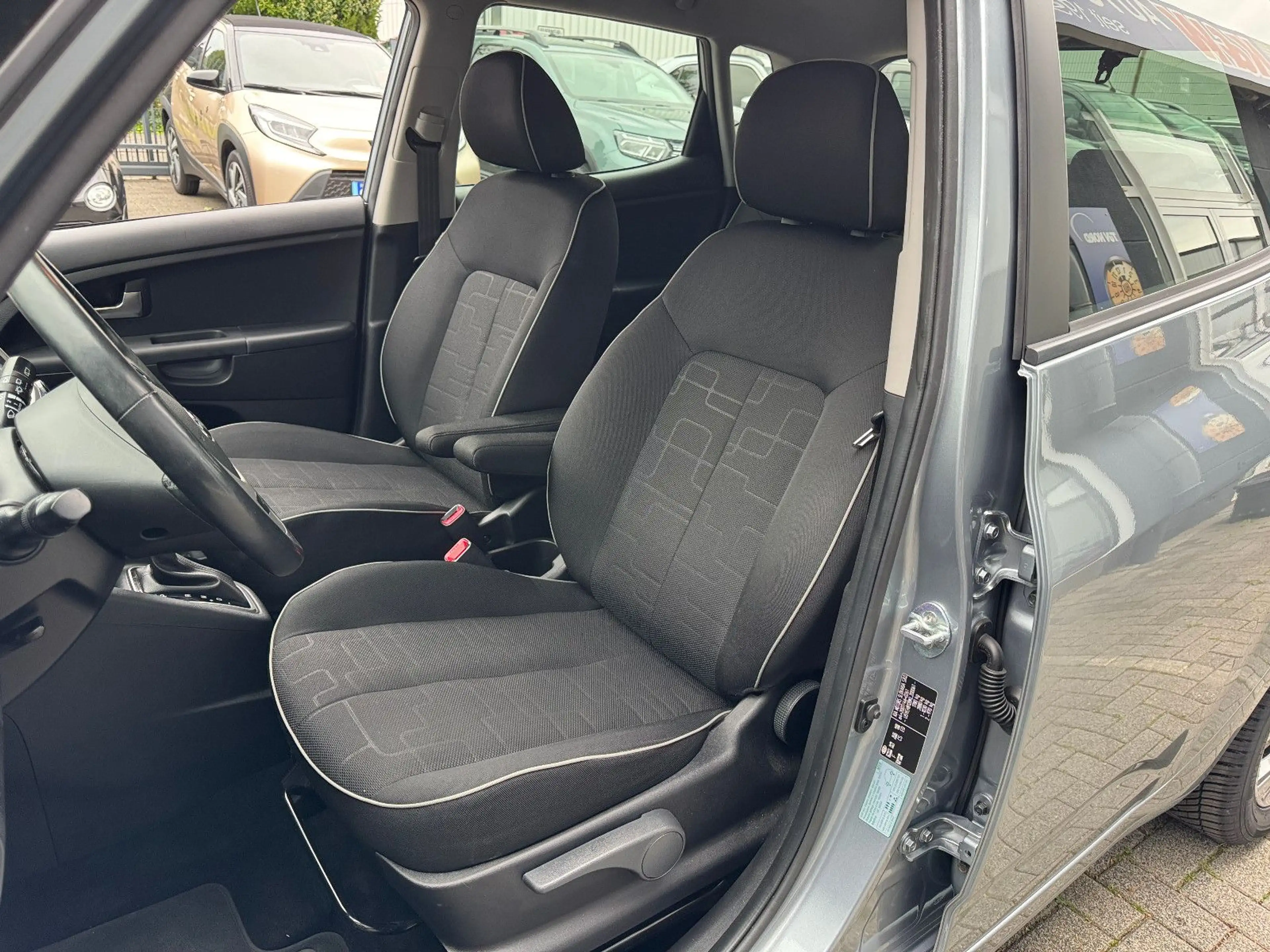 Kia Venga AUTOM. NAVI+CAM SITZHEIZ. PDC ALLWETTER — photo 12