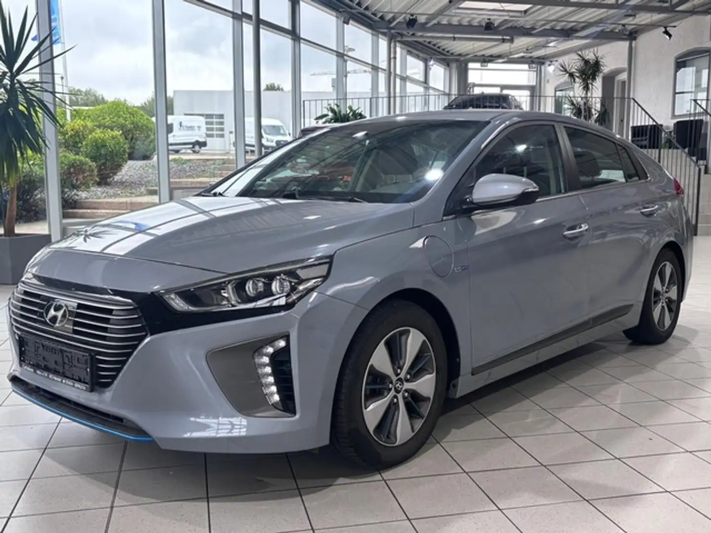 Hyundai IONIQ Style Plug-In Hybrid Grau - 2