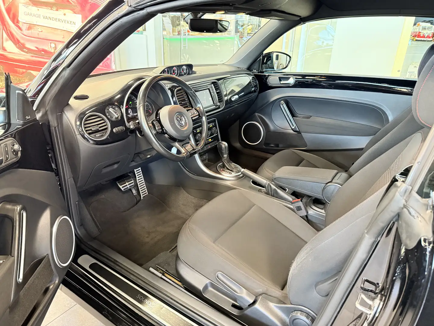 Volkswagen Beetle Beetle Cabriolet 1.2 TSI Sound DSG Noir - 2