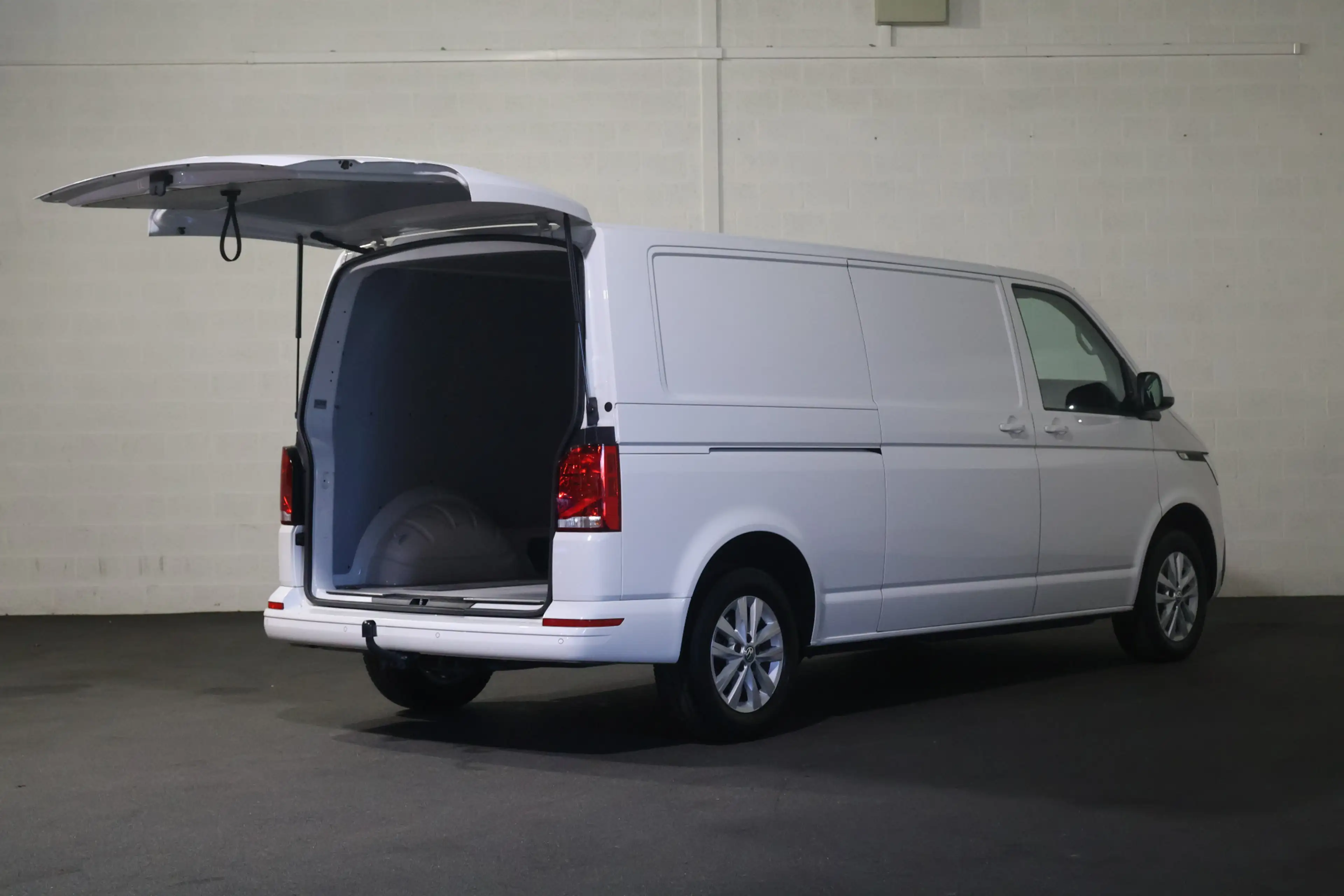 Volkswagen T6.1 Transporter 2.0 TDI 150pk Automaat L2 H1 — photo 12