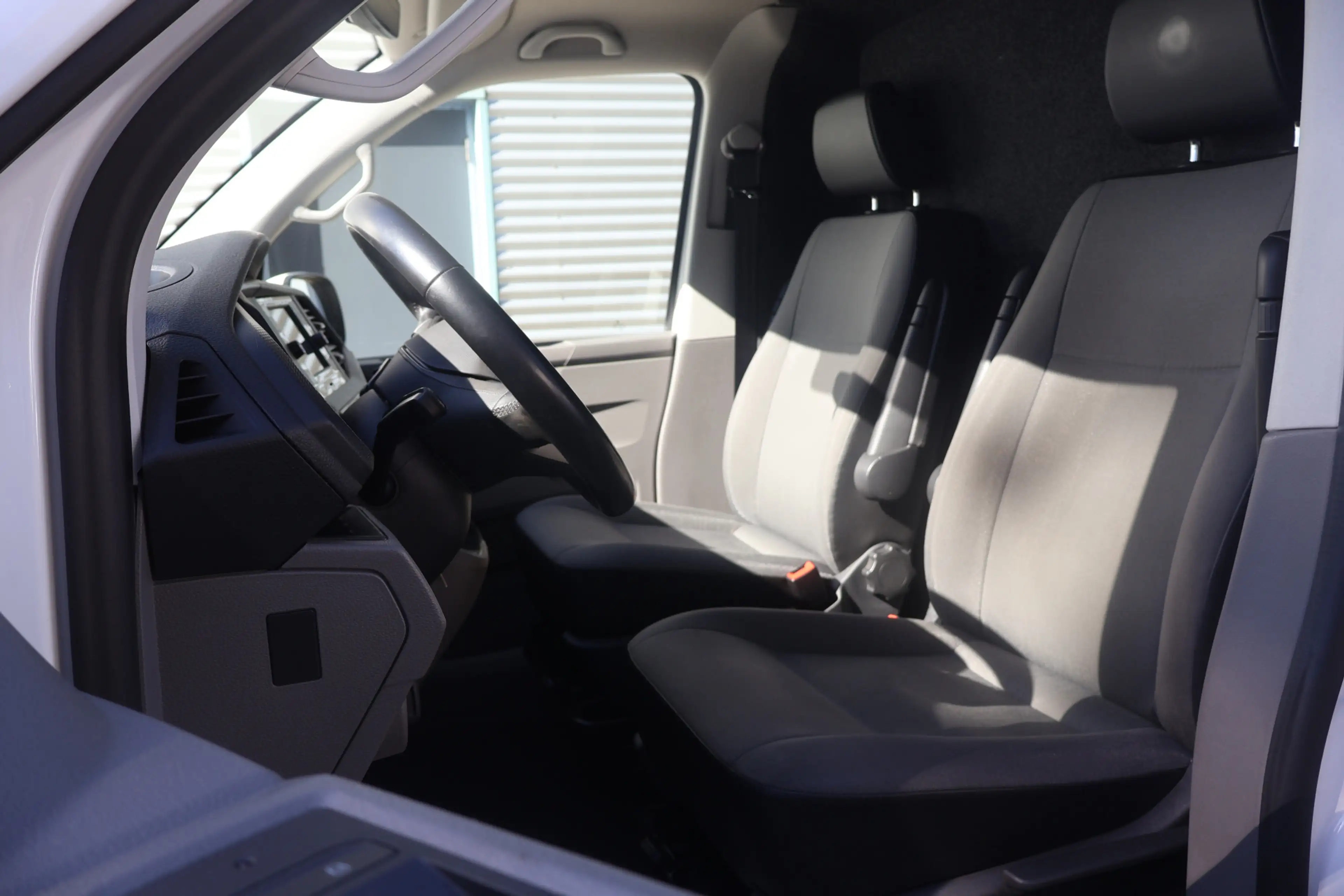 Volkswagen T6.1 Transporter 2.0 TDI 150pk Automaat L2 H1 — photo 3