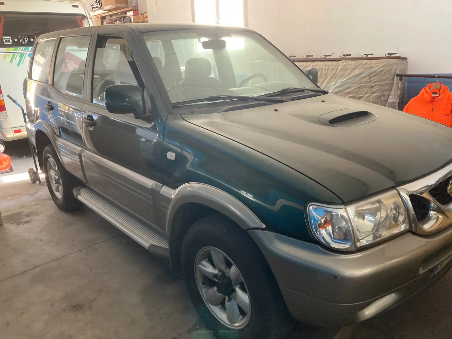 Nissan Terrano Terrano 5p 2.7 tdi Elegance Vert - 1